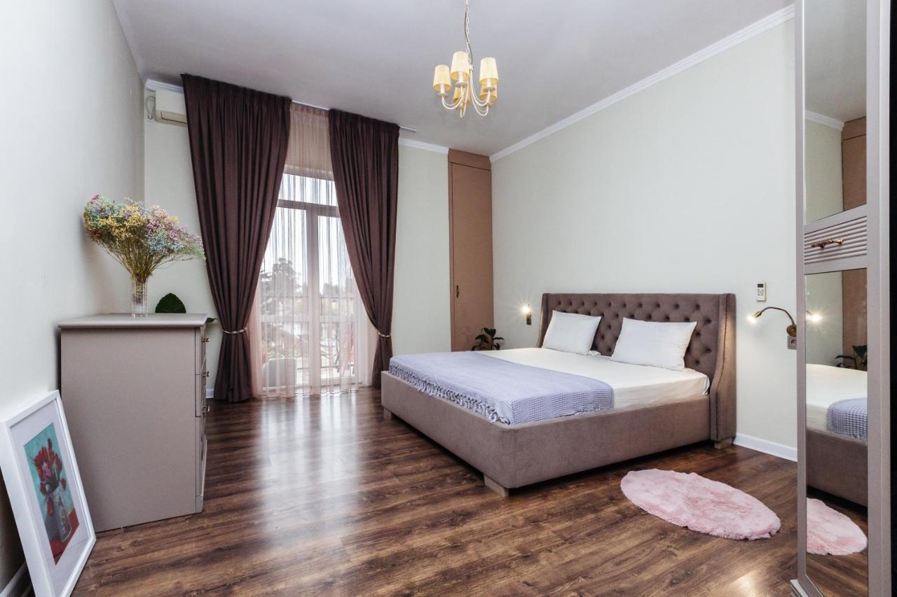Просторные Апартаменты Класса Люкс Sukhumi Exterior photo