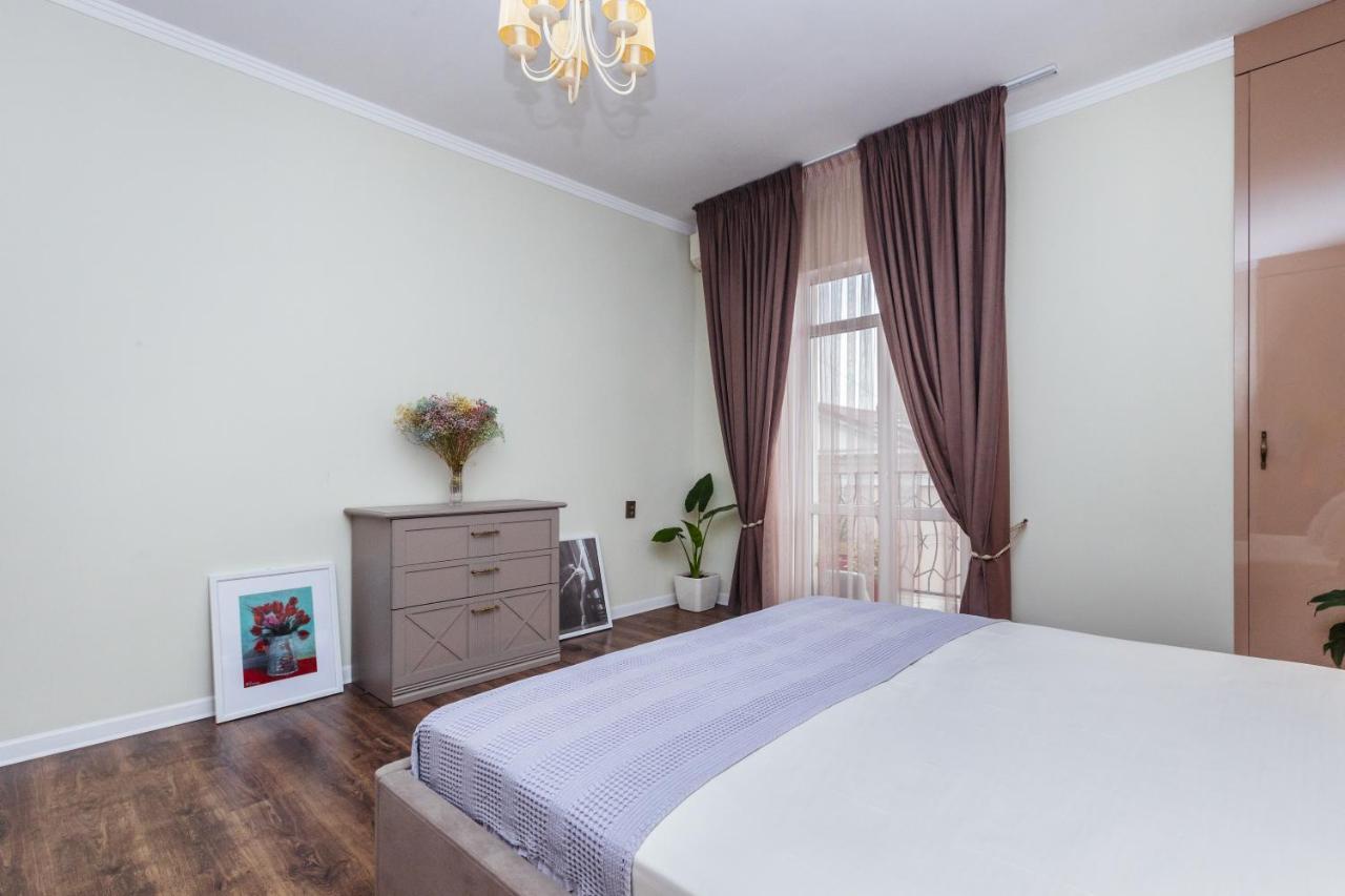 Просторные Апартаменты Класса Люкс Sukhumi Exterior photo